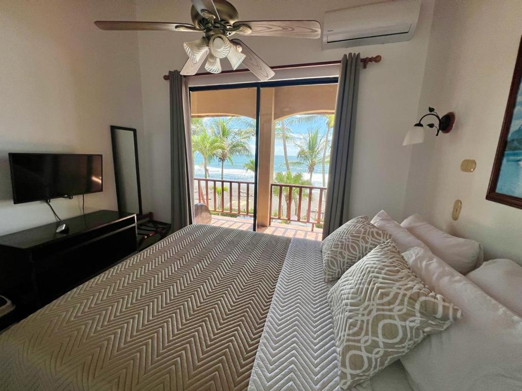 The Backyard Beachfront Hotel Jaco Exterior photo