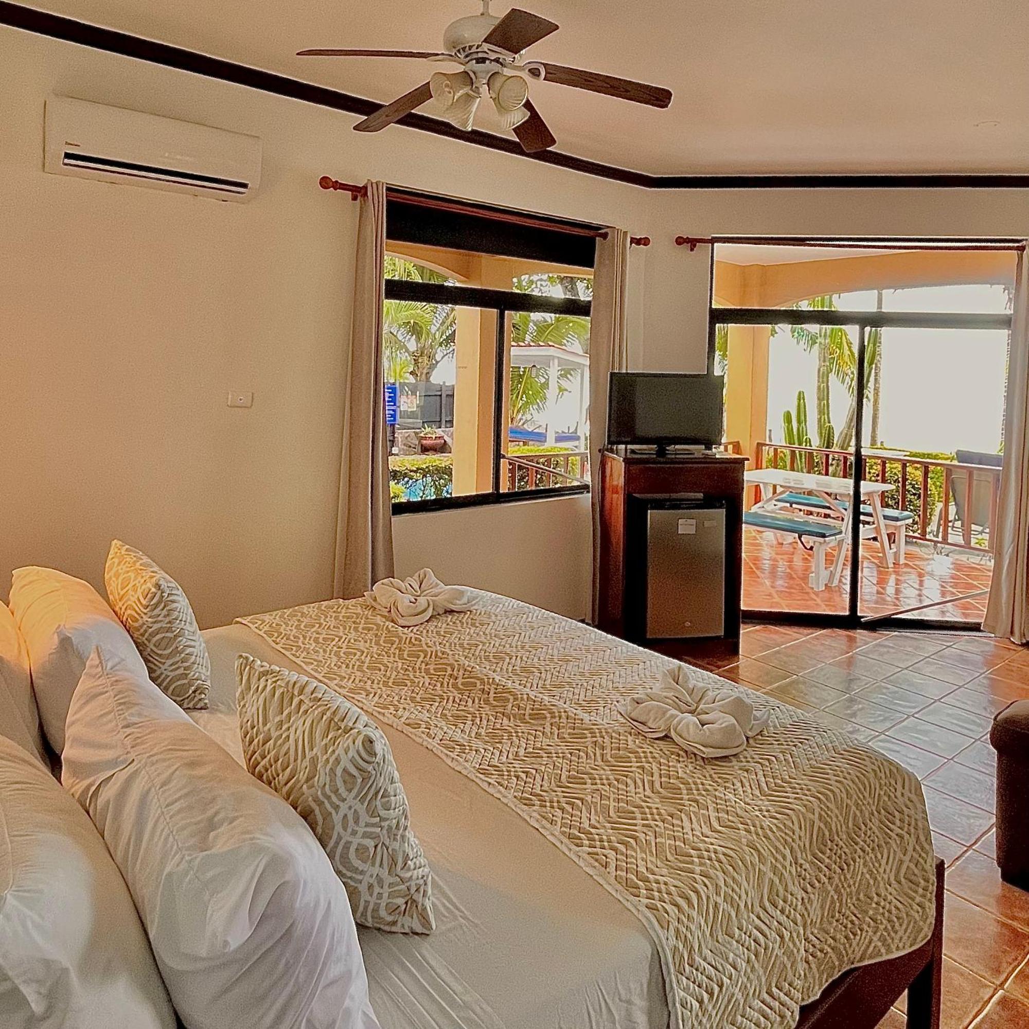 The Backyard Beachfront Hotel Jaco Exterior photo